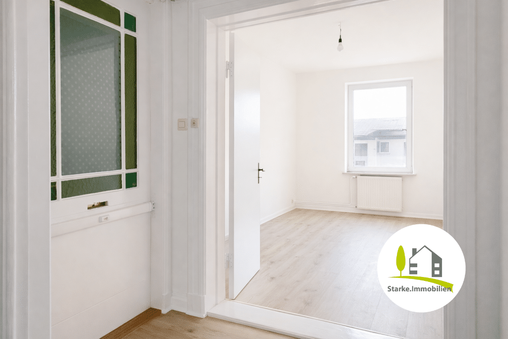 Flur Blick ins Zimmer T