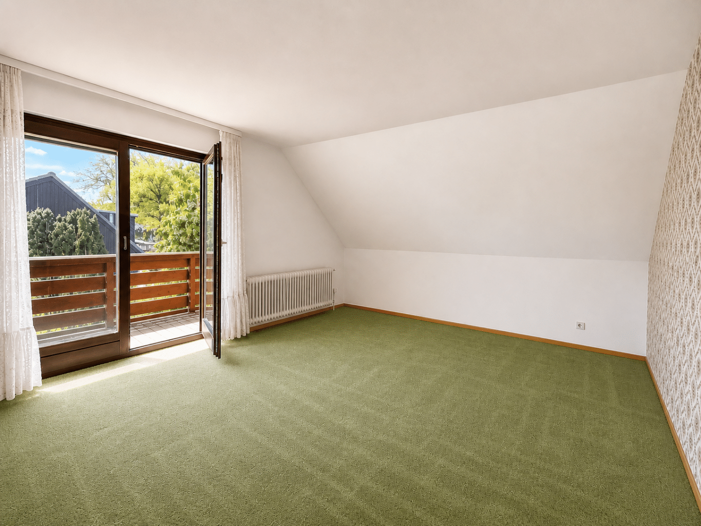 Zimmer 2 mit Zugang zur Südloggia