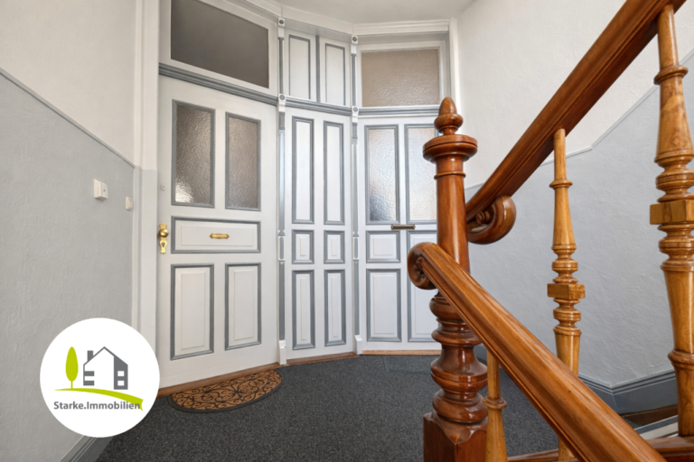 Eingangsbereich vom Treppenhaus:3-Zimmer Altbaucharme zentral in Kiel Eingangsbereich vom Treppenhaus:3-Zimmer Altbaucharme zentral in Kiel