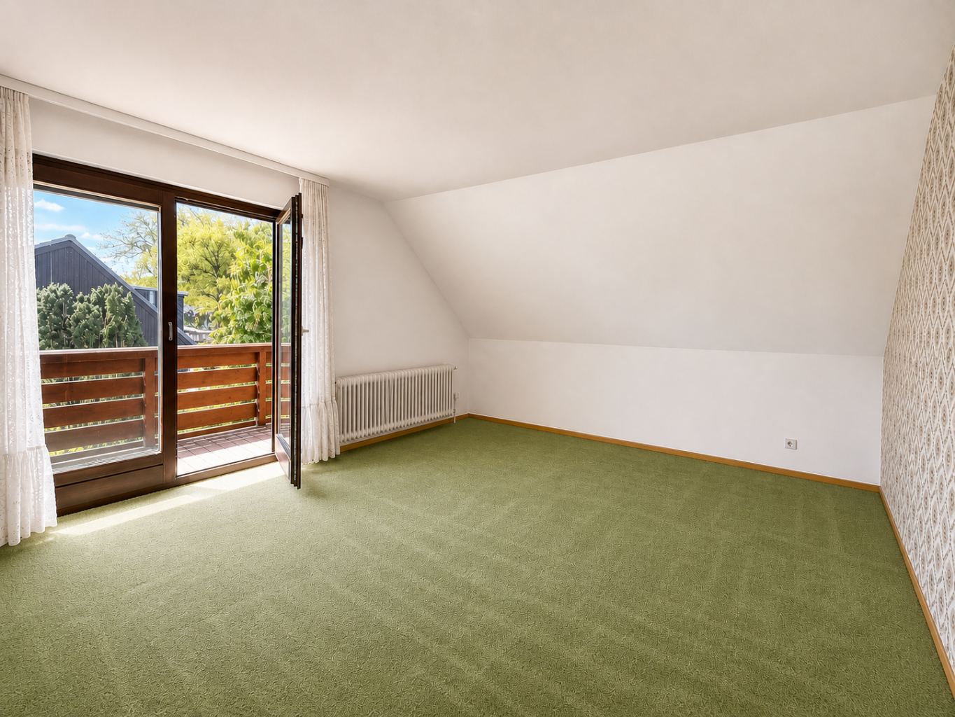 Zimmer 2 mit Zugang zur Südloggia