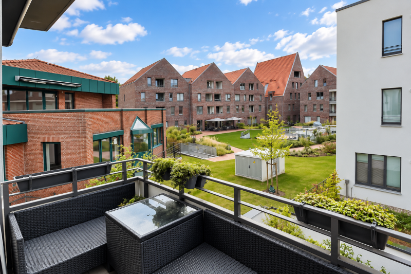 Balkon mit grünen Innenhof Balkon mit grünen Innenhof