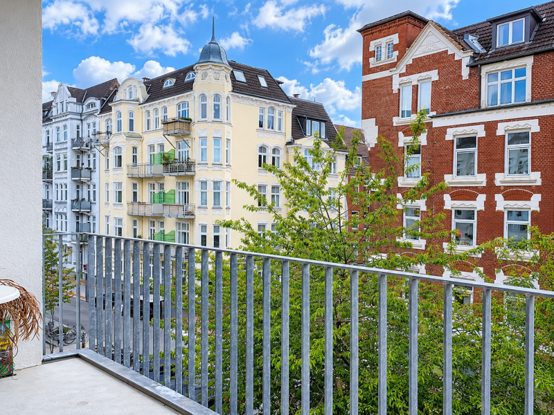 Balkonblick auf gegenüberliegende Fassaden Balkonblick auf gegenüberliegende Fassaden