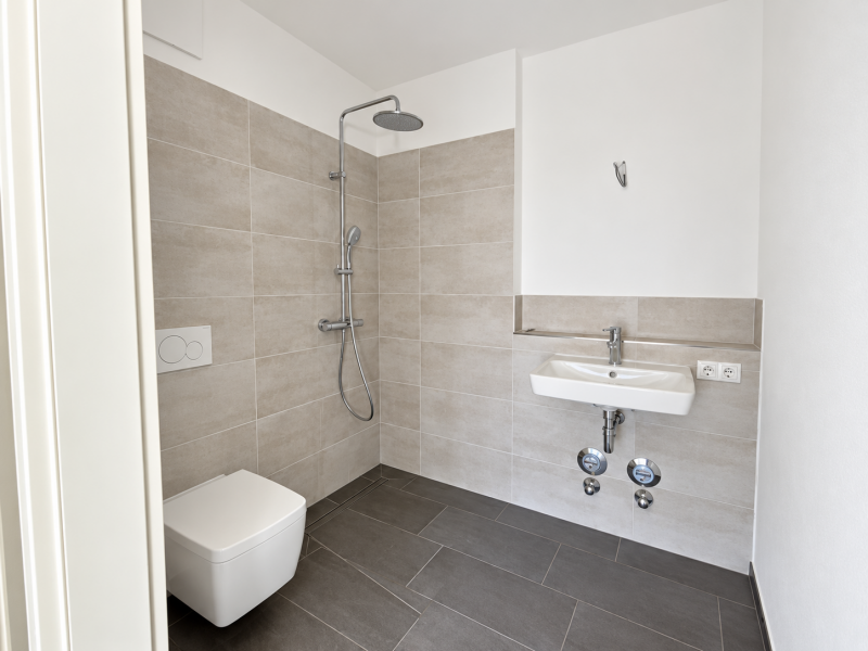 Duschbad mit ebenerdiger Dusche Duschbad mit ebenerdiger Dusche